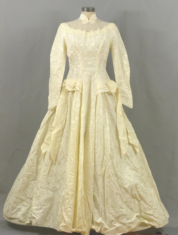 Robe de mariée, 1955. Donatrice : Barbara Gill Bellows.